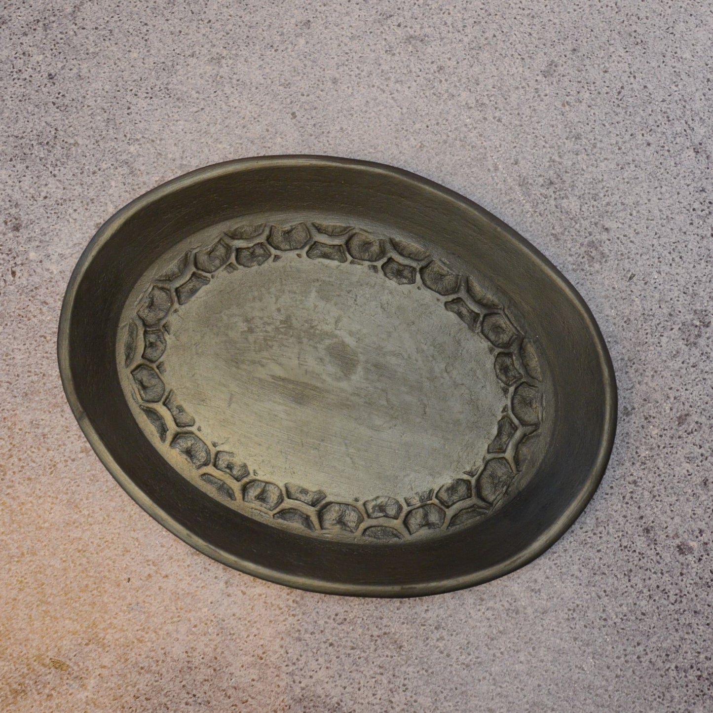 Ovālis šķīvis "Čiekurs"